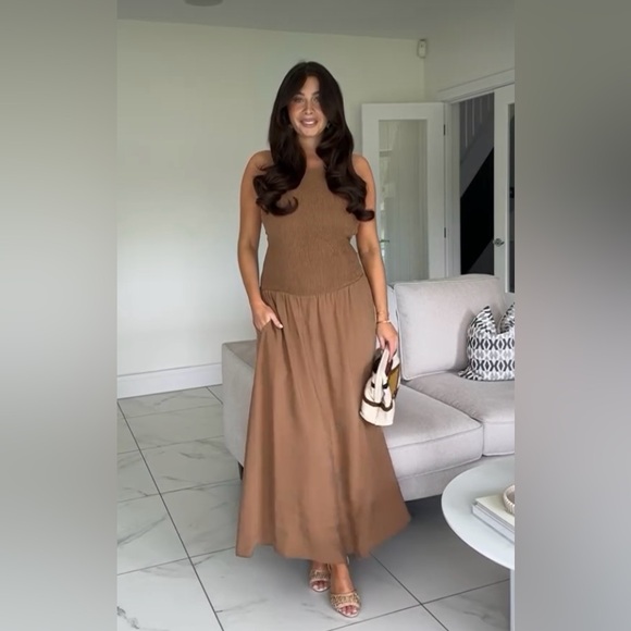 LAST ONE!!! ZARA VIRAL BLOGGERS’ FAVORITE FLOWY HALTER DRESS - Picture 6 of 16